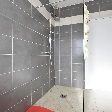 בית נופש Spacious Holiday In With Garden