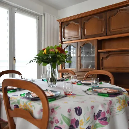 בית נופש Spacious Holiday In With Garden