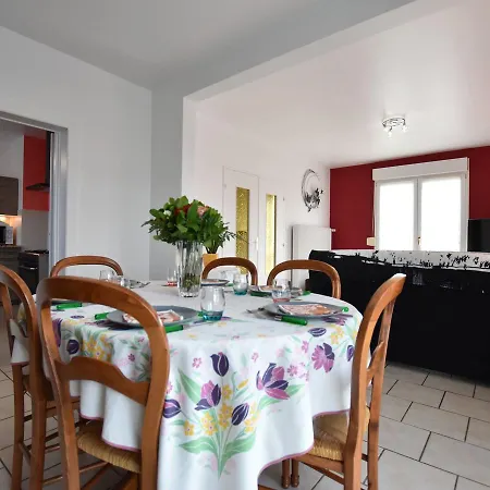 Spacious Holiday In With Garden Niderviller