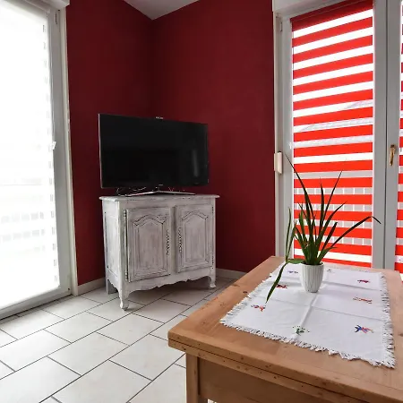Spacious Holiday In With Garden בית נופש Niderviller
