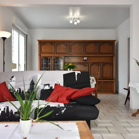 Spacious Holiday In With Garden