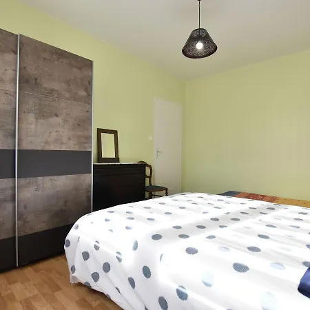 Spacious Holiday In With Garden