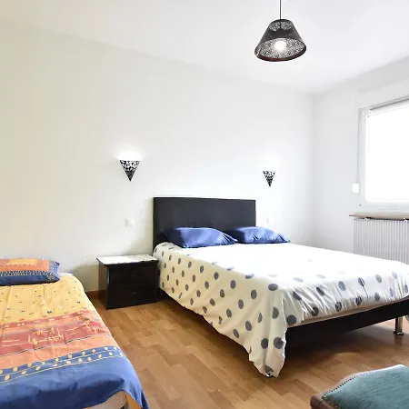 Spacious Holiday In With Garden *