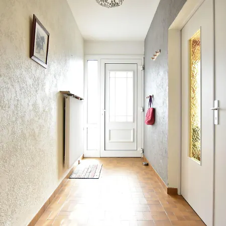 בית נופש Spacious Holiday In With Garden